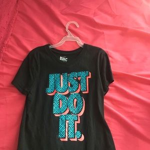 A black nike girls shirt